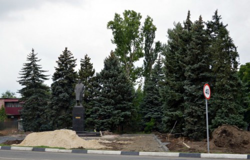 Благоустройство территории площади Комсомольская р.п.Каменоломни