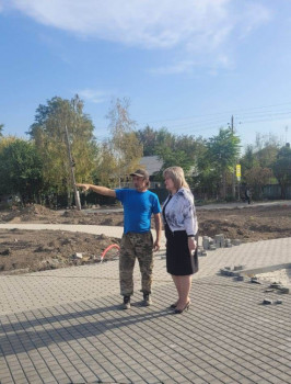 Продолжается строительство парковой зоны в поселке Верхнегрушевский