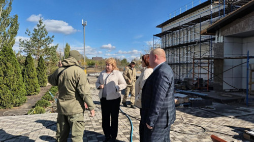 Татьяна Юшковская осмотрела ход ремонтных работ в школе №27 х.Верхняя Кадамовка
