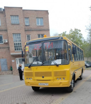 Октябрьский район получает три школьных автобуса