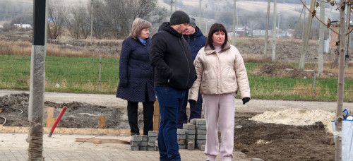Л.В.Овчиева: «Парковая зона в Верхнегрушевском станет популярным местом жителей поселка»